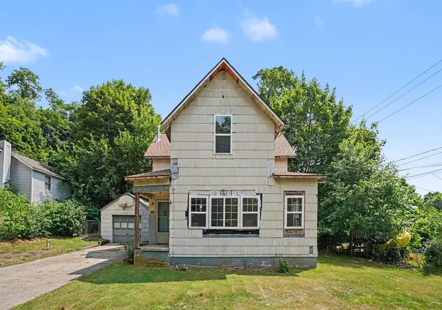 Photo 2 of Single family home for sale at 102 Worden Ave, Kalamazoo, MI 49048 | MLS# 66026042206 | Listing updated on 2026-08-12