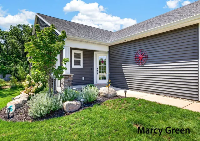 Listing Photo 5 - Condo for sale in building located at 15080 Kingfisher Wy, Grand Haven, MI 49417