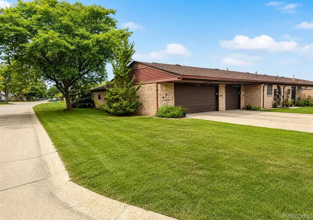 Photo 2 of Condo for sale at 11797 Meadow Ln Dr, Warren, MI 48093 | MLS# 20261063919 | Listing updated on 2026-08-19