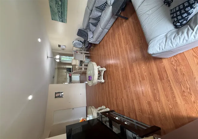 Listing Photo 4 - Condo for sale in building located at 11797 Mdw Ln Dr, Warren, MI 48093