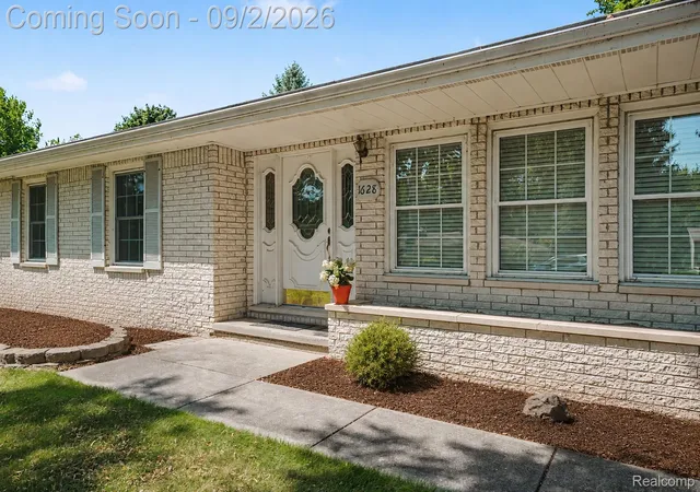 Photo 1 of Sale Pending at 1628 Oneida Trl, Orion Charter Township Oakland, MI 48362 | MLS# 20261063921 | Listing updated on 2026-09-15