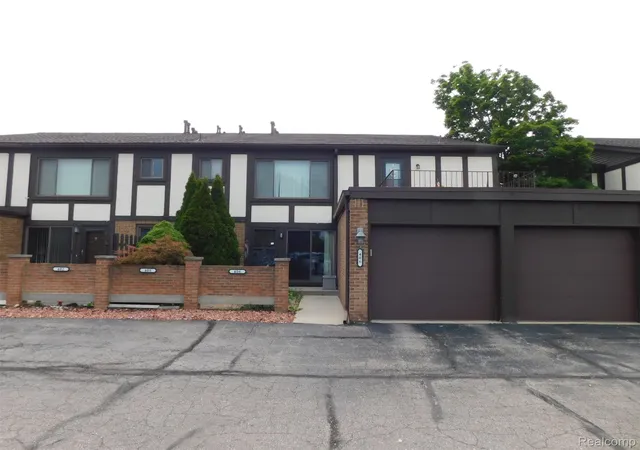 Photo 1 of Condo for sale at 406 Country Clb Dr #66, Saint Clair Shores, MI 48082 | MLS# 20261063926 | Listing updated on 2026-09-11