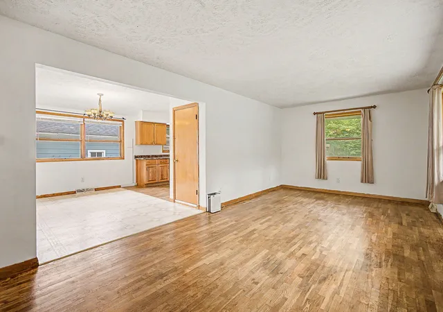 Photo 3 of Single family home for sale at 808 Jones St, Marshall, MI 49068 | MLS# 64026042219 | Listing updated on 2026-08-31