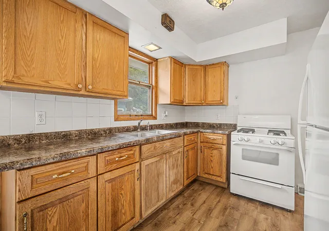 Photo 4 of Single family home for sale at 808 Jones St, Marshall, MI 49068 | MLS# 64026042219 | Listing updated on 2026-08-31