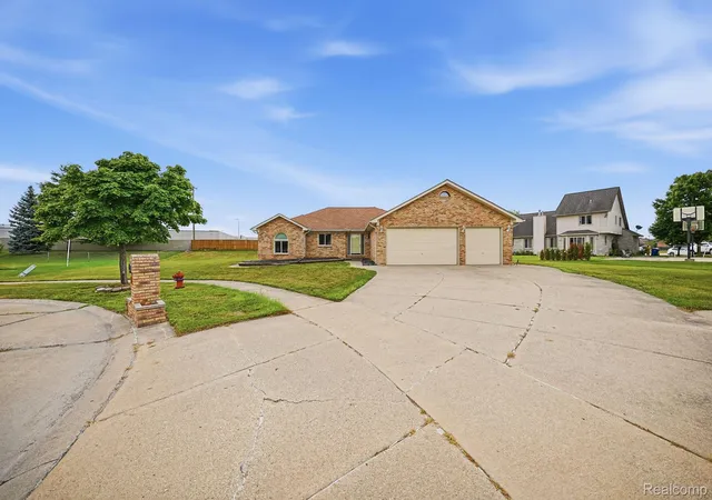 Photo 3 of Single family home for sale at 15690 Deepwood Ct E, Fraser, MI 48026 | MLS# 20261063935 | Listing updated on 2026-09-17