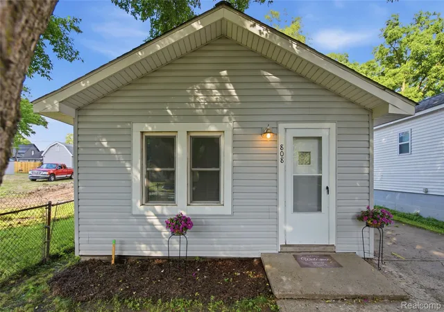 1st image of 808 Corwin Ct, Pontiac, MI 48340 | MLS# 20261063938
