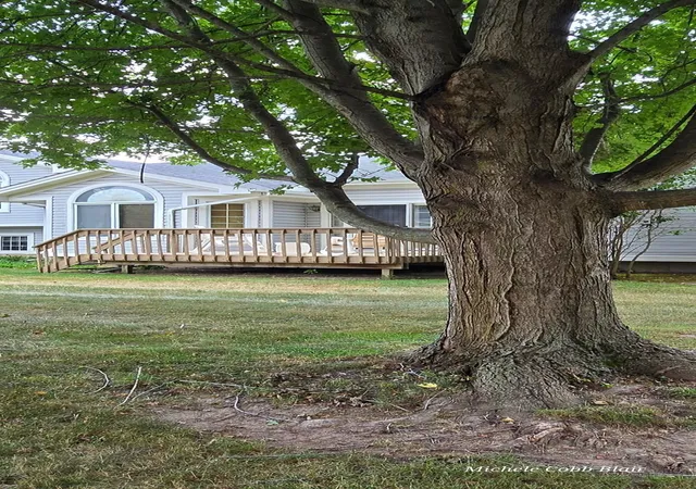 Photo 3 of Single family home for sale at 6282 Squire Lake Dr, Flushing, MI 48433 | MLS# 5050218277 | Listing updated on 2026-09-23