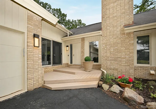 2nd image of 6401 Apple Grove Ln, Bloomfield Hills, MI 48301 | MLS# 20261063949