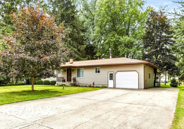 Photo 3 of Single family home for sale at 3942 Waltmar Dr, Bridgeport, MI 48722 | MLS# 5050218282 | Listing updated on 2026-08-12