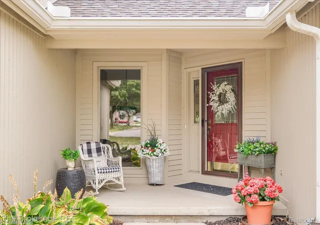 Listing Photo 4 - Condo for sale in building located at 8101 Sawgrass Trl, Grand Blanc, MI 48439
