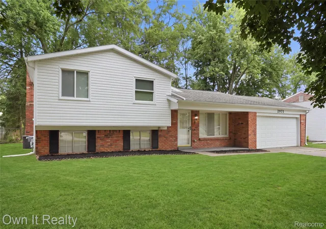Photo 2 of Single family home for sale at 2971 Sleaford Dr, Waterford, MI 48329 | MLS# 20261063957 | Listing updated on 2026-09-10