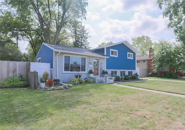 Photo 1 of Sale Pending at 35924 Vaughn St, Clinton Township, MI 48035 | MLS# 20261063964 | Listing updated on 2026-08-17