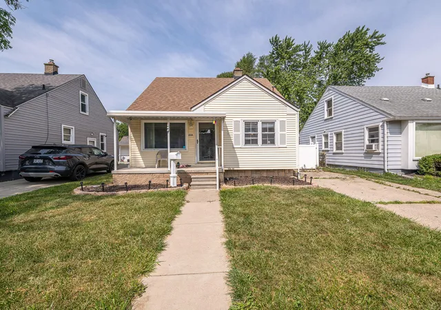 Photo 1 of Single family home for sale at 214 Cleveland St, Trenton, MI 48183 | MLS# 81026042228 | Listing updated on 2026-09-12