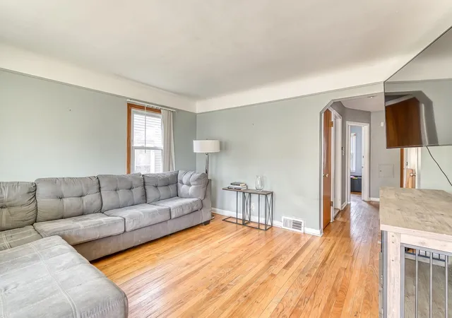 Photo 3 of Single family home for sale at 214 Cleveland St, Trenton, MI 48183 | MLS# 81026042228 | Listing updated on 2026-09-12