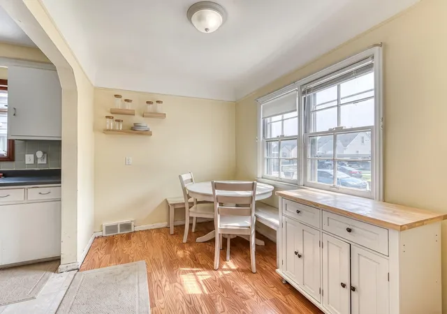 Photo 4 of Single family home for sale at 214 Cleveland St, Trenton, MI 48183 | MLS# 81026042228 | Listing updated on 2026-09-12