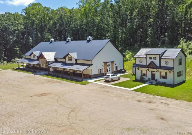 Photo 1 of Single family home for sale at 15165 Main St, Buchanan, MI 49107 | MLS# 20261063967 | Listing updated on 2026-08-20