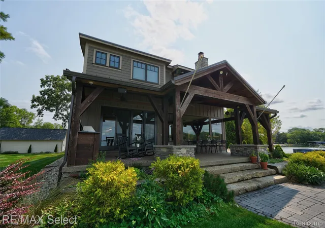 Photo 4 of Single family home for sale at 13500 Enid Blvd, Fenton, MI 48430 | MLS# 20261063976 | Listing updated on 2026-10-04