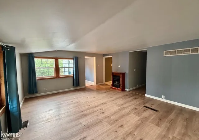 2nd image of 3049 Egleston Ave, Flint, MI 48506 | MLS# 5050218290