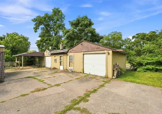 Photo 4 of Single family home for sale at 35 Hubbard St, Battle Creek, MI 49037 | MLS# 65026042247 | Listing updated on 2026-09-14