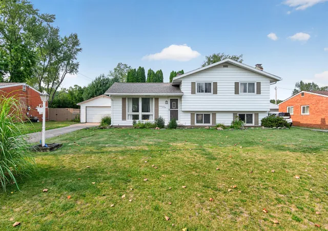 Photo 2 of Single family home for sale at 1286 W Southfield Dr, Jackson, MI 49203 | MLS# 55026042243 | Listing updated on 2026-09-14