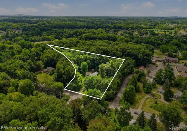 Photo 3 of Single family home for sale at 60677 9 Mile Rd, Lyon Charter Township Oakland, MI 48178 | MLS# 20261063984 | Listing updated on 2026-09-13