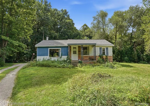 Photo 4 of Single family home for sale at 60677 9 Mile Rd, Lyon Charter Township Oakland, MI 48178 | MLS# 20261063984 | Listing updated on 2026-09-13