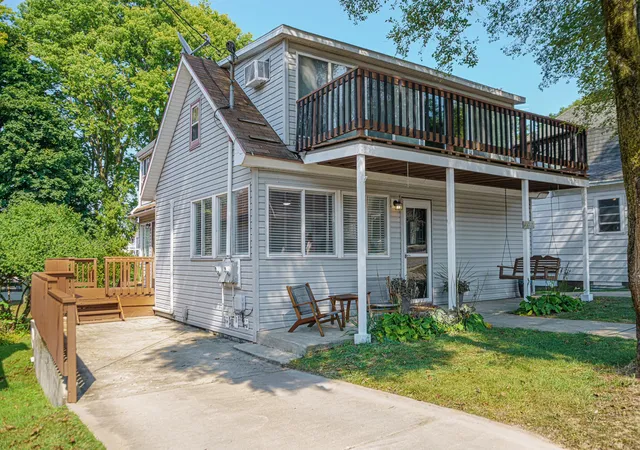 Photo 3 of Single family home for sale at 307 Park St, Saint Joseph, MI 49085 | MLS# 69026042252 | Listing updated on 2026-09-13