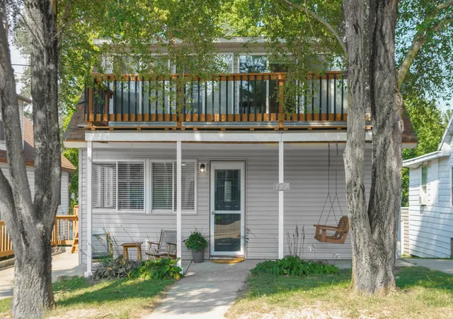 Photo 4 of Single family home for sale at 307 Park St, Saint Joseph, MI 49085 | MLS# 69026042252 | Listing updated on 2026-09-13