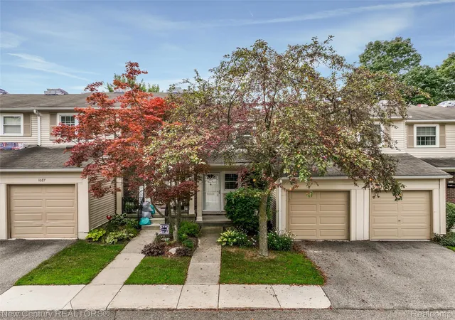 Photo 2 of Condo for sale at 1689 Brentwood Dr, Troy, MI 48098 | MLS# 20261063996 | Listing updated on 2026-09-13