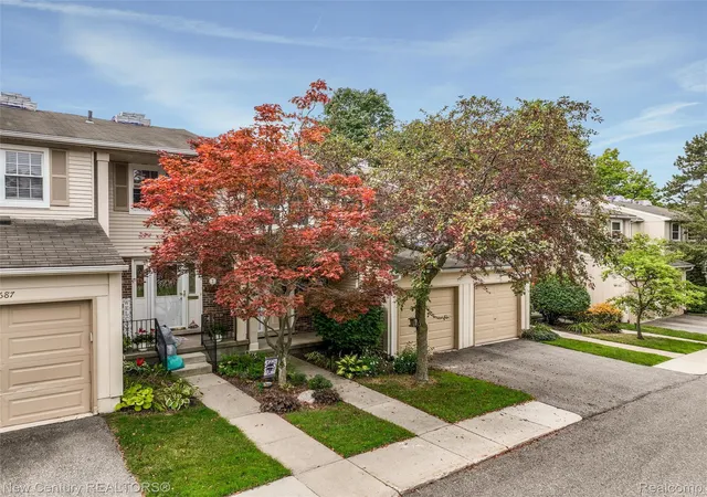 Photo 2 of Condo for sale at 1689 Brentwood Dr, Troy, MI 48098 | MLS# 20261063996 | Listing updated on 2026-09-13