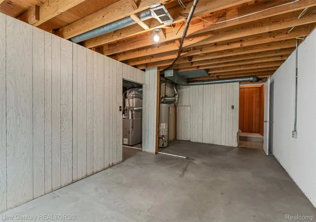 Listing Photo 2 - Condo for sale in building located at 1689 Brentwood Dr, Troy, MI 48098
