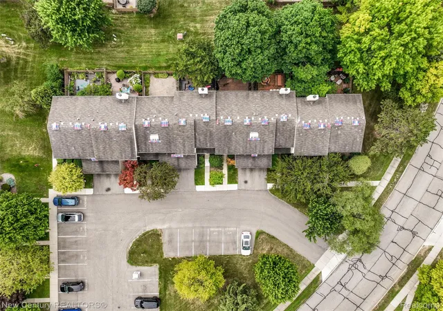 Photo 4 of Condo for sale at 1689 Brentwood Dr, Troy, MI 48098 | MLS# 20261063996 | Listing updated on 2026-09-13
