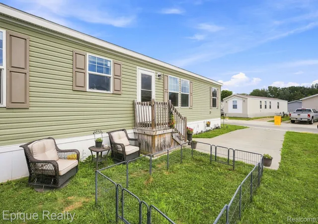 Photo 4 of Single family home for sale at 15915 Marentette, Clinton Township, MI 48038 | MLS# 20261064000 | Listing updated on 2026-09-29