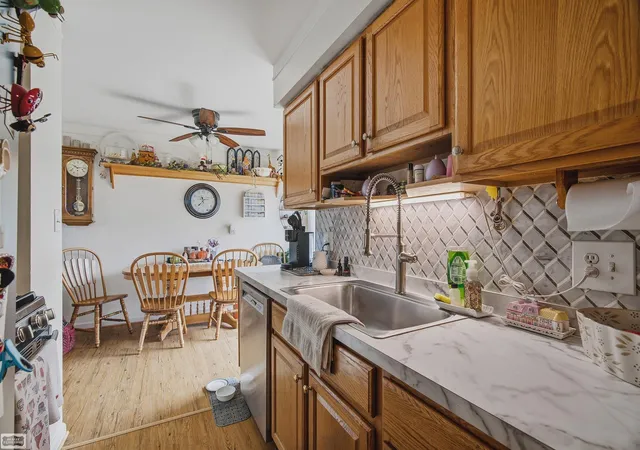 3rd image of 25842 Jeaanette Court St, Roseville, MI 48066 | MLS# 58050218298