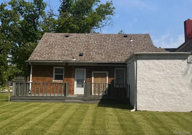 Photo 2 of Single family home for sale at 20195 Westhampton Ave, Southfield, MI 48075 | MLS# 20261064014 | Listing updated on 2026-09-15