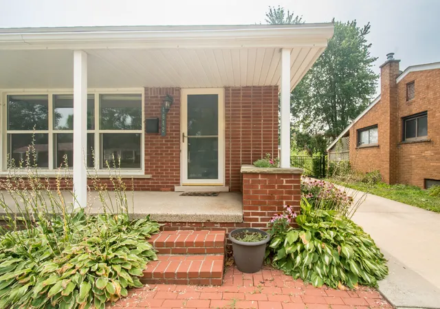 Photo 3 of Single family home for sale at 4642 Audubon Dr, Warren, MI 48092 | MLS# 81026042258 | Listing updated on 2026-09-15