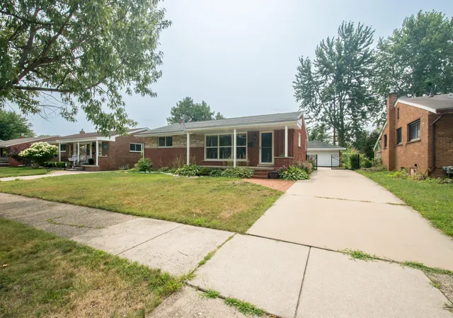 Photo 3 of Single family home for sale at 4642 Audubon Dr, Warren, MI 48092 | MLS# 81026042258 | Listing updated on 2026-09-15