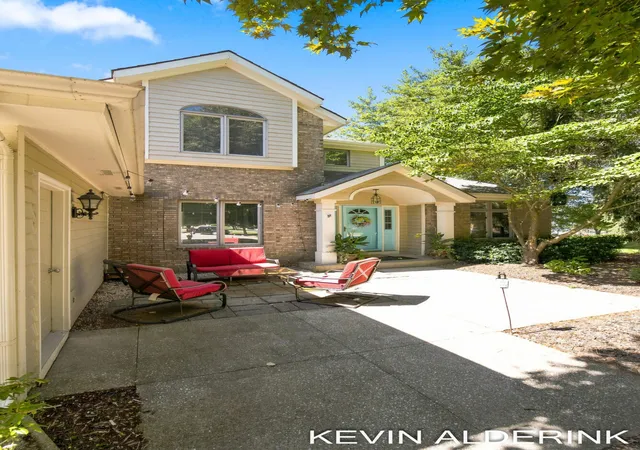Photo 3 of Single family home for sale at 1305 Augusta Ct W, Holland, MI 49423 | MLS# 71026042255 | Listing updated on 2026-09-15