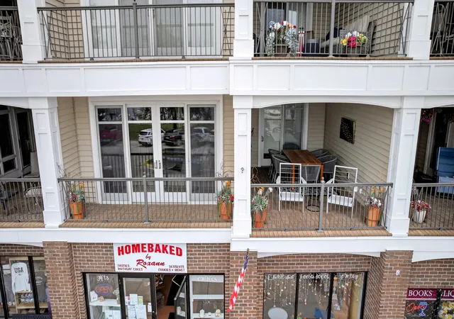 2nd image of 560 S Hancock St, Pentwater, MI 49449