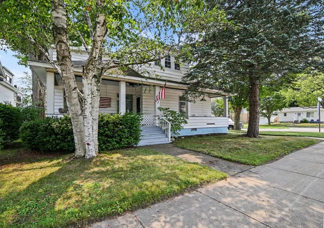 Photo 1 of Single family home for sale at 511 W Ludington Ave, Ludington, MI 49431 | MLS# 67026042270 | Listing updated on 2026-08-17