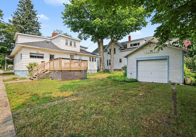 Photo 3 of Single family home for sale at 511 W Ludington Ave, Ludington, MI 49431 | MLS# 67026042270 | Listing updated on 2026-08-17