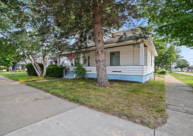Photo 5 of Single family home for sale at 511 W Ludington Ave, Ludington, MI 49431 | MLS# 67026042270 | Listing updated on 2026-08-17