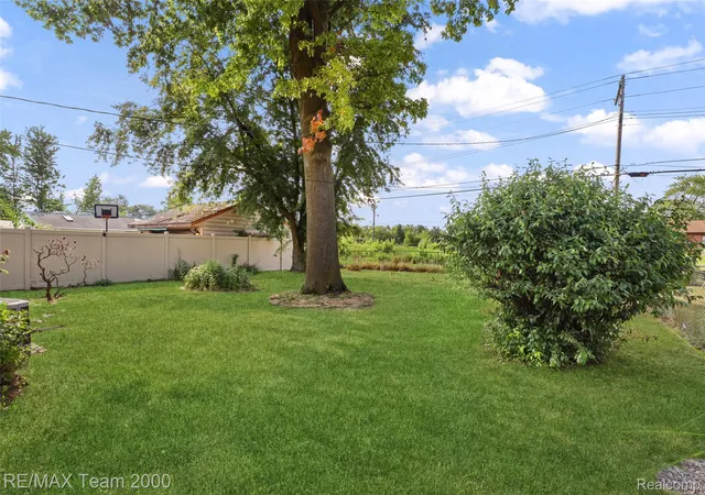 Photo 4 of Single family home for sale at 34931 Michelle Dr, Romulus, MI 48174 | MLS# 20261064025 | Listing updated on 2026-08-26