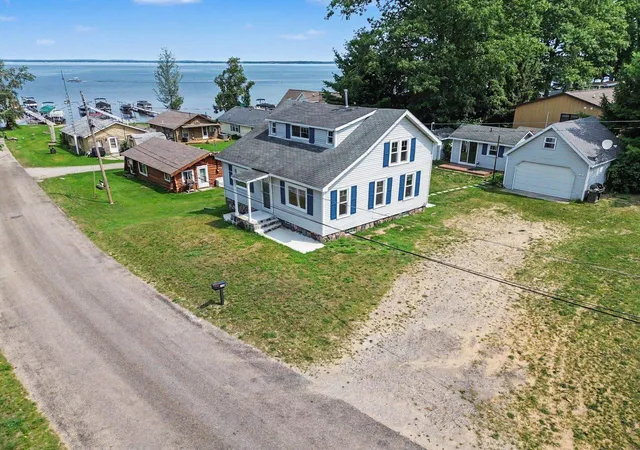 1st image of 110 Guernsey Ave, Houghton Lake, MI 48629 | MLS# 79080072255