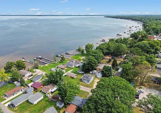2nd image of 110 Guernsey Ave, Houghton Lake, MI 48629 | MLS# 79080072255