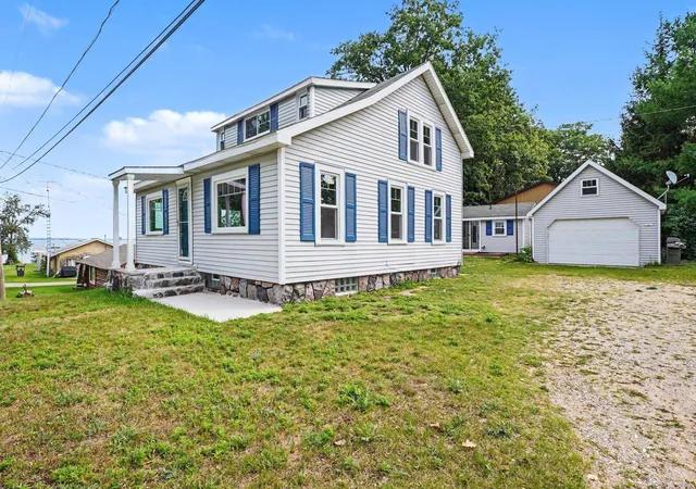 4th image of 110 Guernsey Ave, Houghton Lake, MI 48629 | MLS# 79080072255