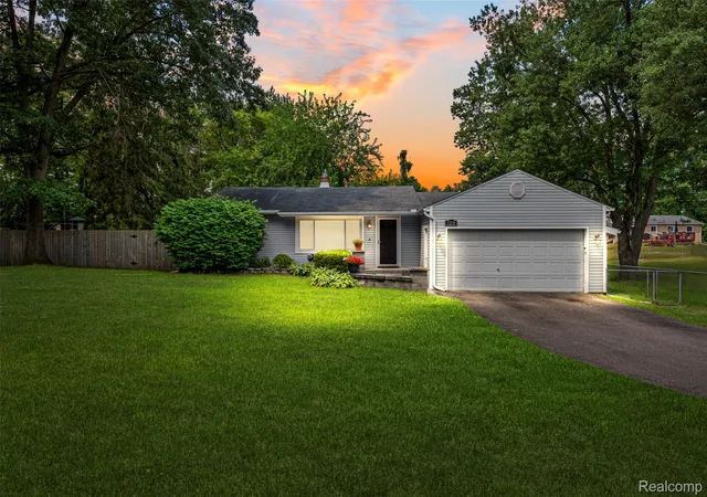 Photo 1 of Single family home for sale at 129 E Beechdale St, Commerce Township, MI 48382 | MLS# 20261064035 | Listing updated on 2026-09-03