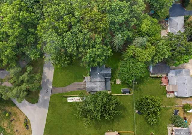 Photo 2 of Single family home for sale at 129 E Beechdale St, Commerce Township, MI 48382 | MLS# 20261064035 | Listing updated on 2026-09-03