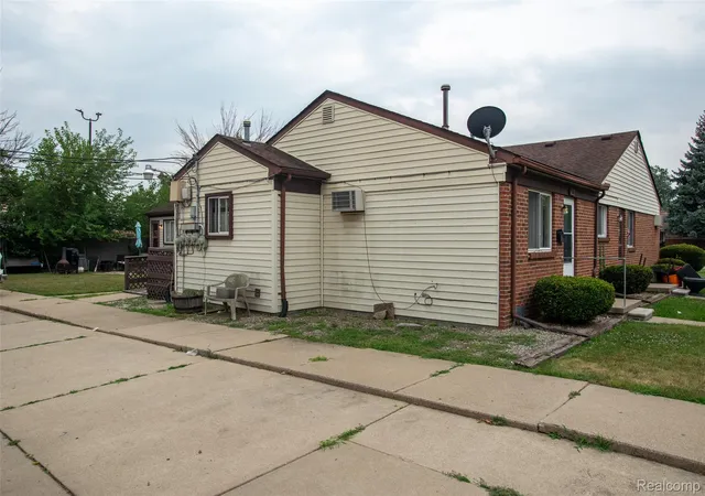 Listing Photo 4 - Condo for sale in building located at 2172 Philomene Blvd, Lincoln Park, MI 48146