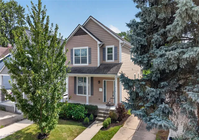 Photo 1 of Single family home for sale at 215 La Plaza Ct, Royal Oak City Oakland, MI 48073 | MLS# 20261064039 | Listing updated on 2026-09-13